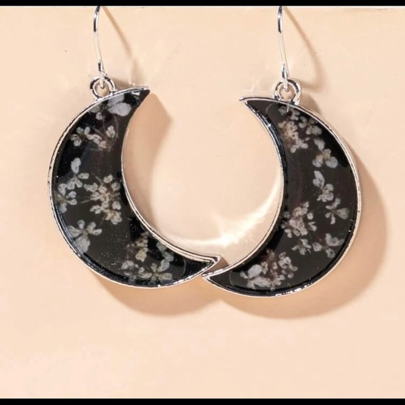 Moon 🌙 crescent flower resin earrings nwt - Picture 2 of 5